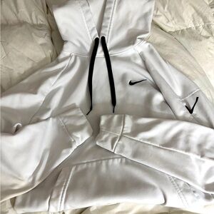 Men’s White Therma Fit Nike Hoodie size Medium